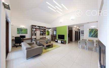 REZERVOVANÉ - Výnimočný 5-izbový rodinný dom s bazénom, samostatným podkrovím a krásnou záhradou – Malinovo, Broskyňová ulica