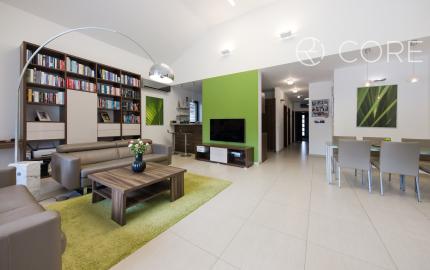 REZERVOVANÉ - Výnimočný 5-izbový rodinný dom s bazénom, samostatným podkrovím a krásnou záhradou – Malinovo, Broskyňová ulica