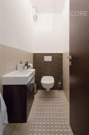 REZERVOVANÉ - Výnimočný 5-izbový rodinný dom s bazénom, samostatným podkrovím a krásnou záhradou – Malinovo, Broskyňová ulica