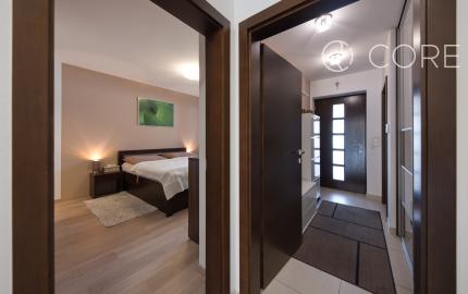 REZERVOVANÉ - Výnimočný 5-izbový rodinný dom s bazénom, samostatným podkrovím a krásnou záhradou – Malinovo, Broskyňová ulica