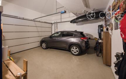 REZERVOVANÉ - Výnimočný 5-izbový rodinný dom s bazénom, samostatným podkrovím a krásnou záhradou – Malinovo, Broskyňová ulica